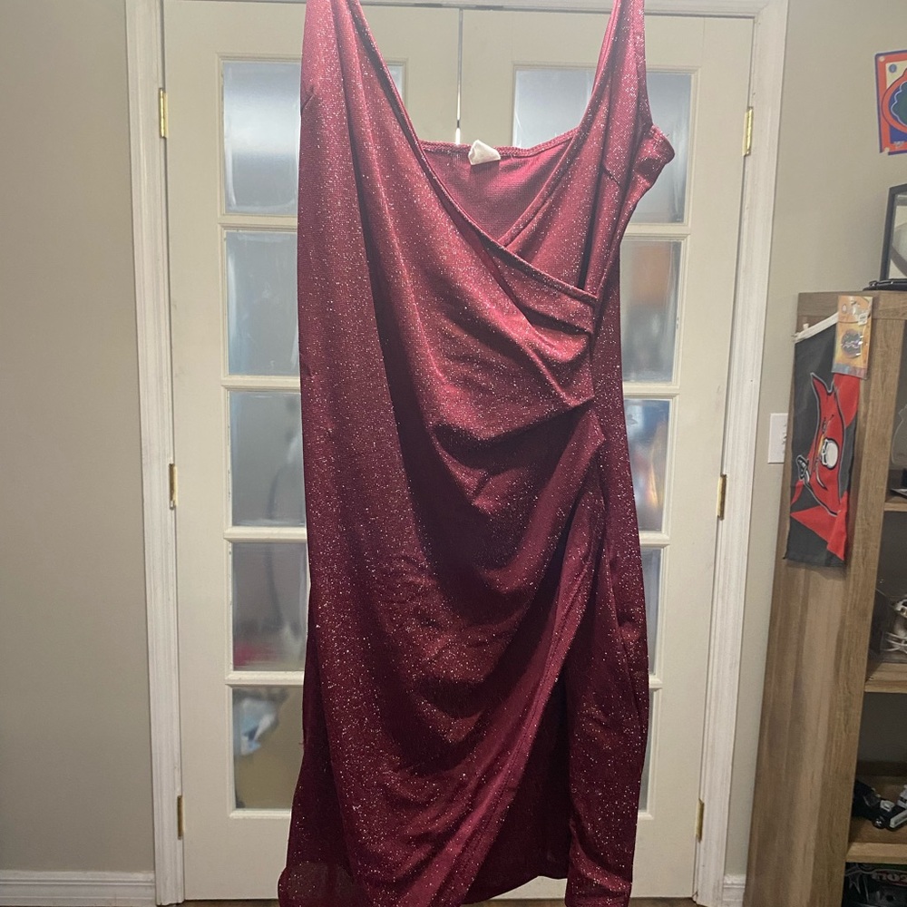 Elegant Burgundy Evening Dress
